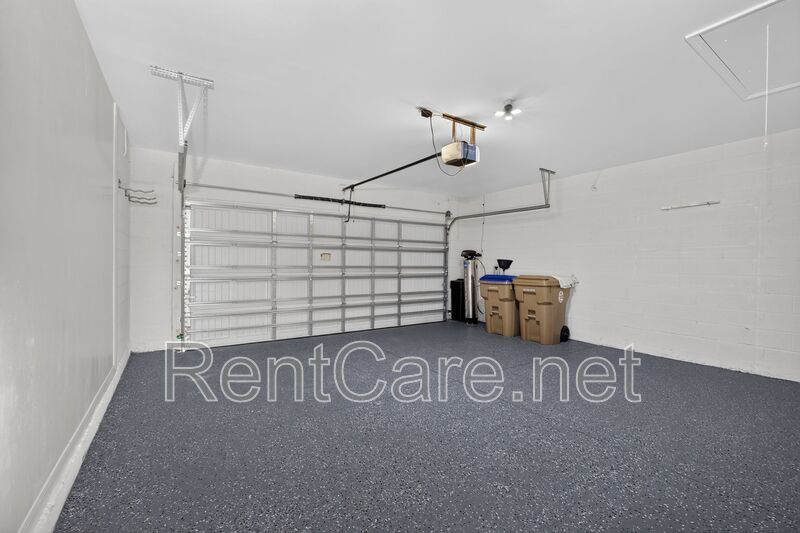 Beautiful 4/2 in St. Cloud with Solar Panels!! Available Now! property image