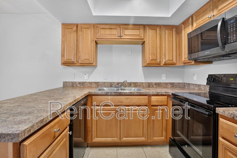 Well appointed 2/2  1st floor condo in beautiful Winter Garden. Available Now! property image