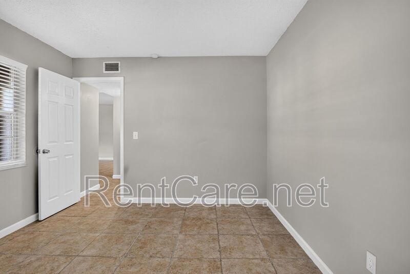 Well appointed 2/2  1st floor condo in beautiful Winter Garden. Available Now! property image