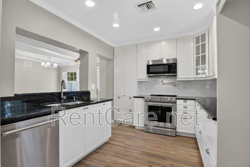 Stunning Historic 3/2 In the heart of Downtown Winter Garden! Available Now! property image