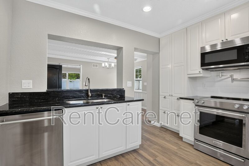 Stunning Historic 3/2 In the heart of Downtown Winter Garden! Available Now! property image