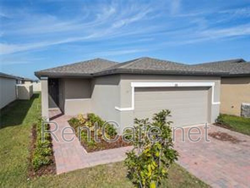 Modern 4/2 House in Lake Deer Estates Available Now! property image