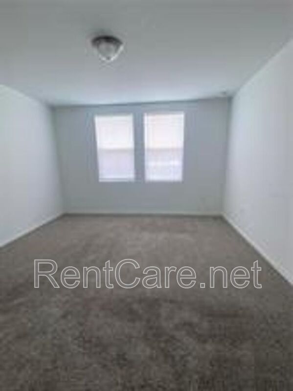 Modern 4/2 House in Lake Deer Estates Available Now! property image