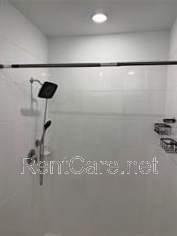 Modern 4/2 House in Lake Deer Estates Available Now! property image