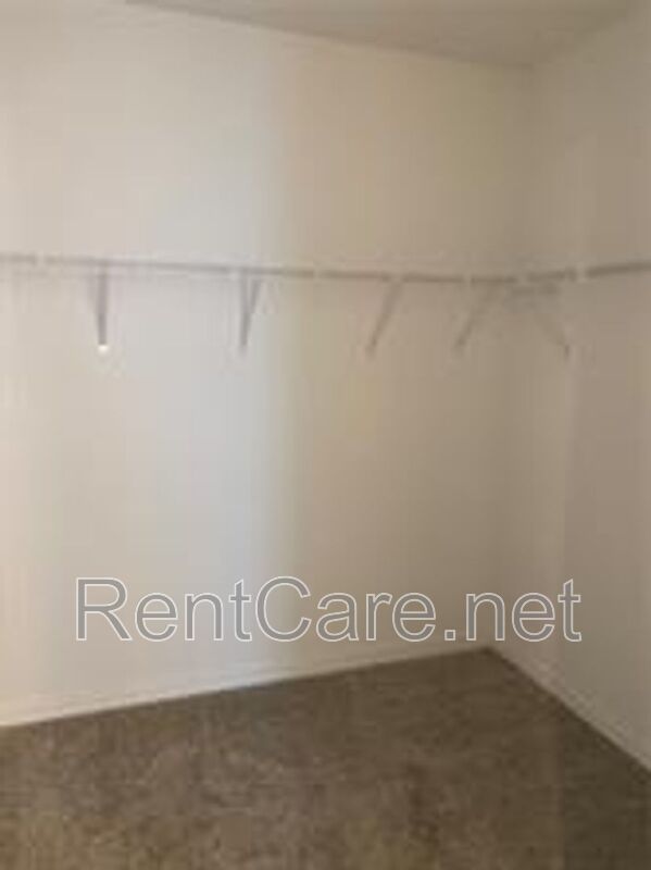 Modern 4/2 House in Lake Deer Estates Available Now! property image